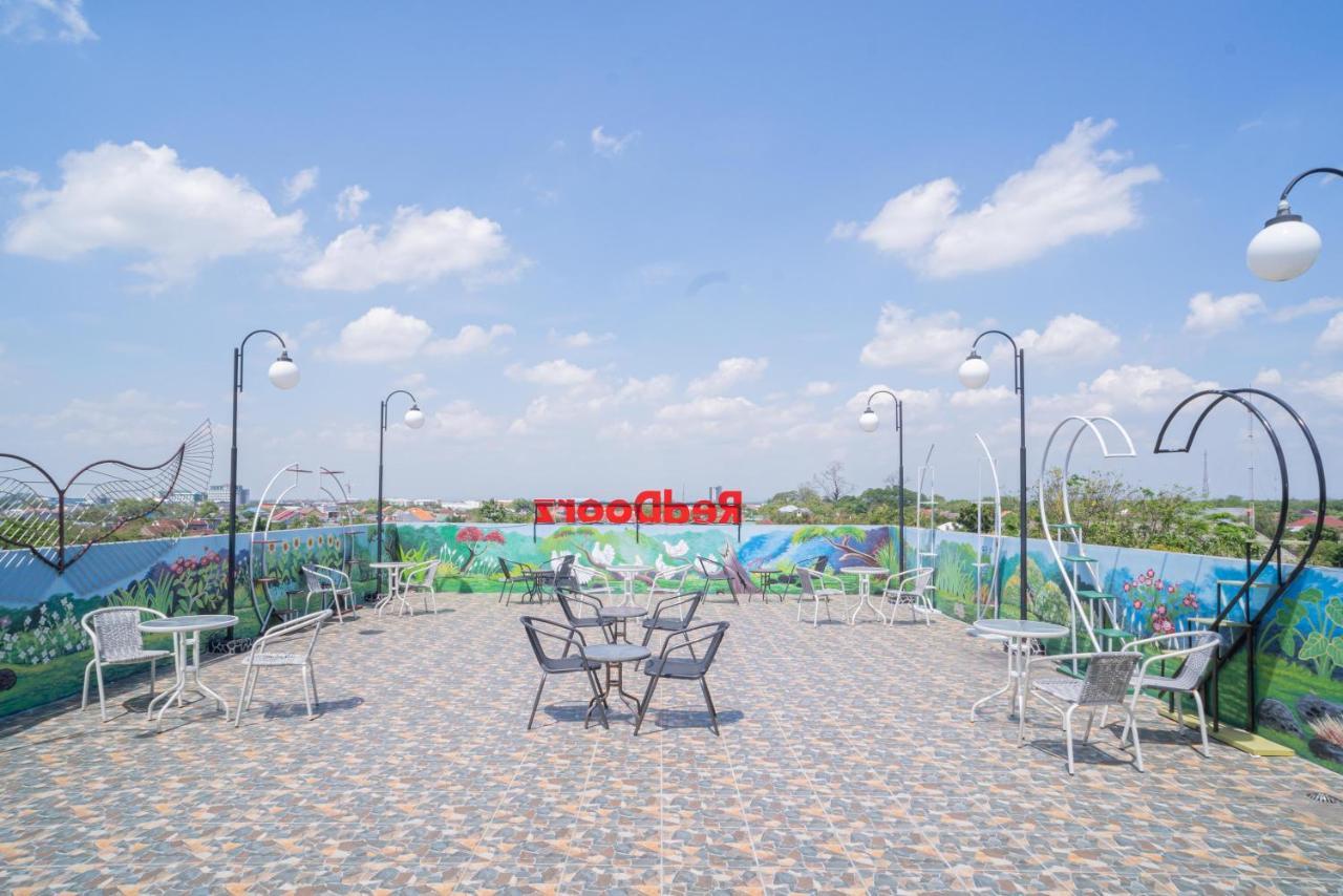 Reddoorz Plus @ Jalan Pemuda Timur Bojonegoro Экстерьер фото