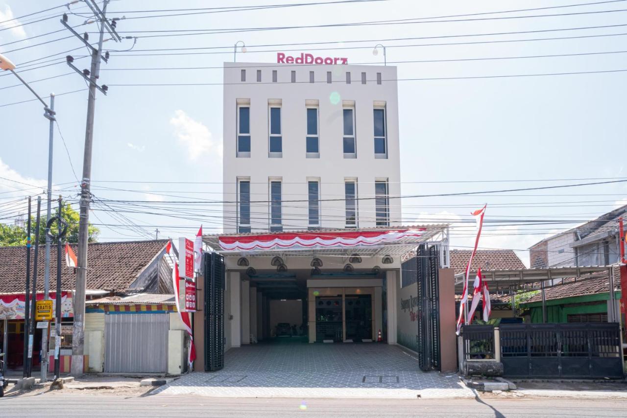 Reddoorz Plus @ Jalan Pemuda Timur Bojonegoro Экстерьер фото